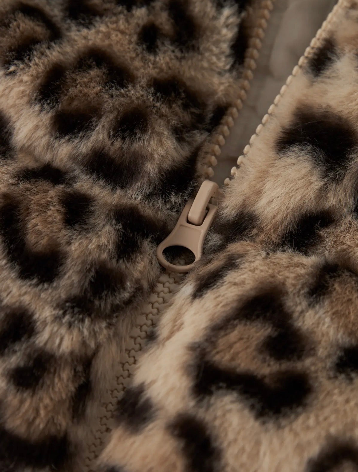 name it Mädchen Plüschjacke mit Leo-Muster