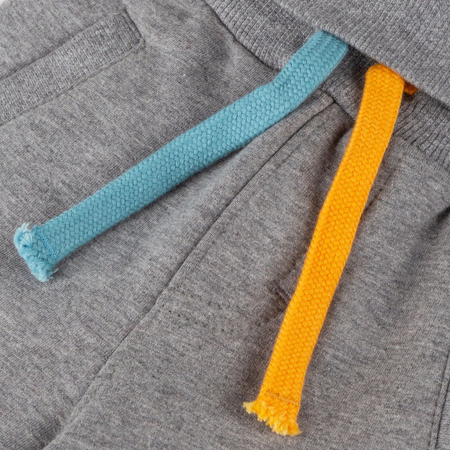Sigikid Baby Sweatbermuda Grau mit bunten Kordeln
