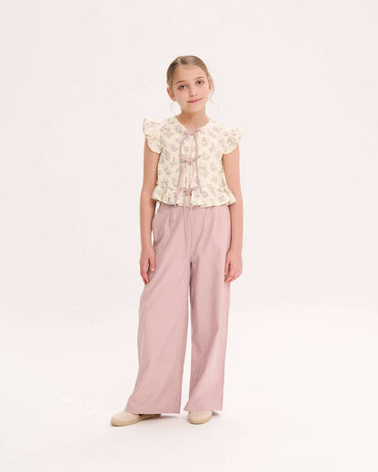 Mädchenbluse mit Blumen und Schleifen, malvenfarben, Rundhalsausschnitt und Rüschen