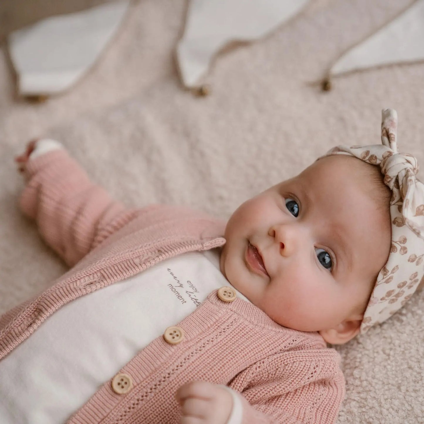 Dirkje Baby Cardigan in altrosa - Strickjacke - Dirkje