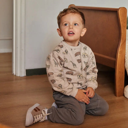 Dirkje Baby Sweatshirt Safari Allover Beige Mokkini Kindermode Sweatshirt
