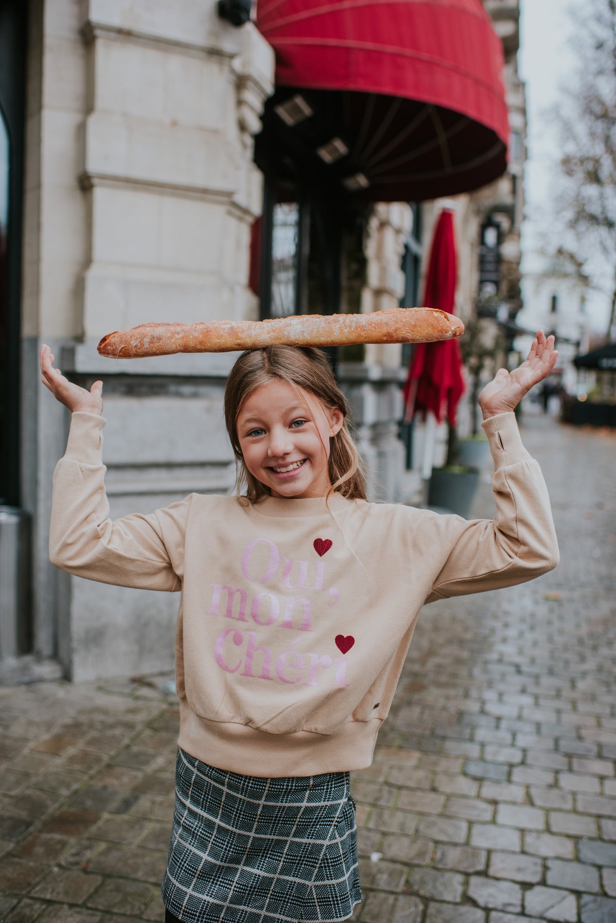 No Way Monday Mädchen Sweatshirt in Beige mit Glitzerschriftzug
