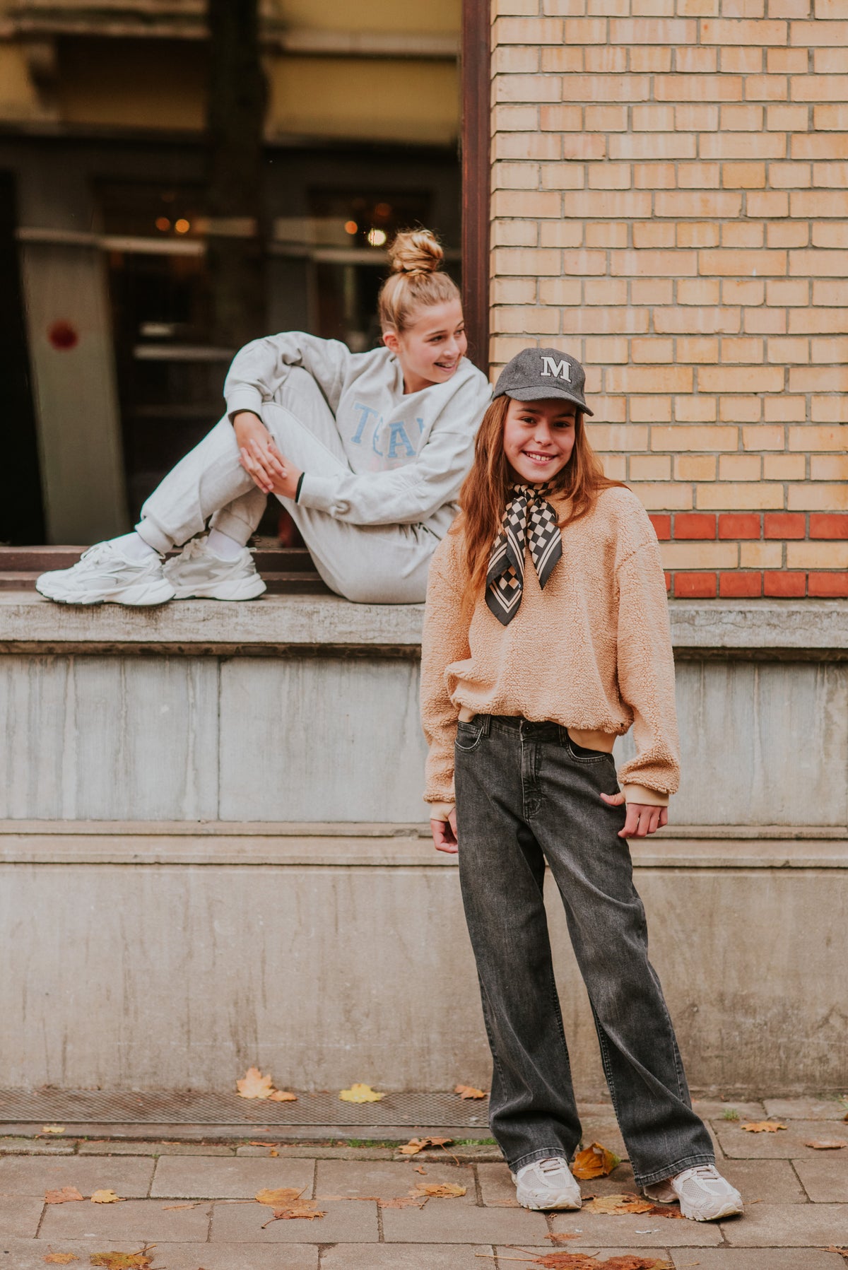 No Way Monday Mädchen Sweatshirt in Beige