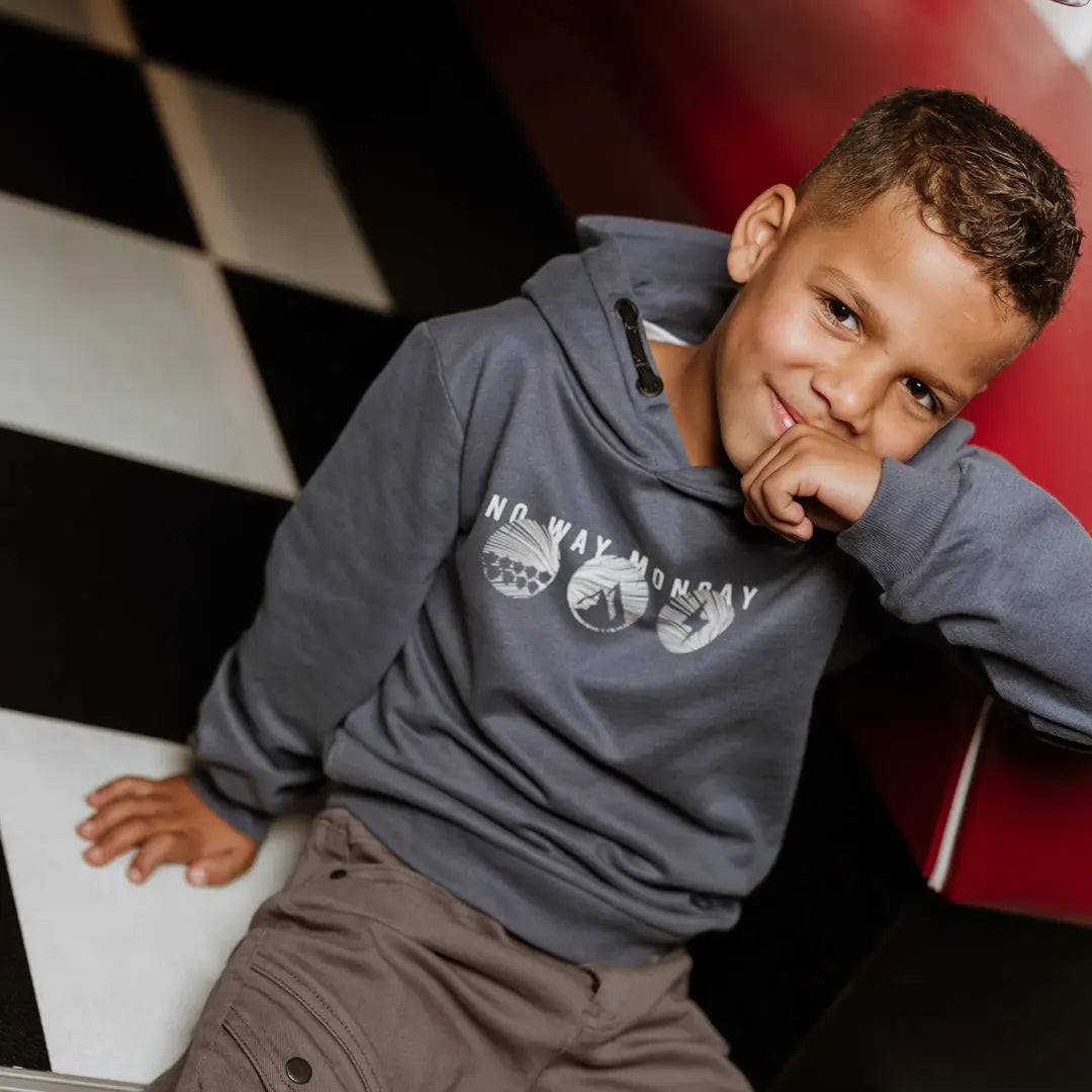 NO WAY MONDAY Hoodie Jungen Grau mit Frontprint Mokkini Kindermode Sweatshirt