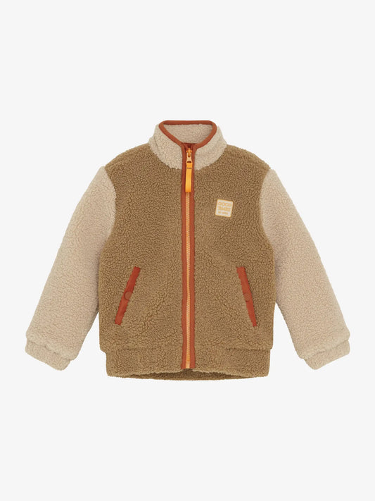 Noppies Fleecejacke in Beige/Braun mit orangefarbenen Reißverschluss-Detail Mokkini Kindermode Teddyjacke