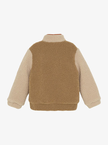 Noppies Fleecejacke in Beige/Braun mit orangefarbenen Reißverschluss-Detail Mokkini Kindermode Teddyjacke