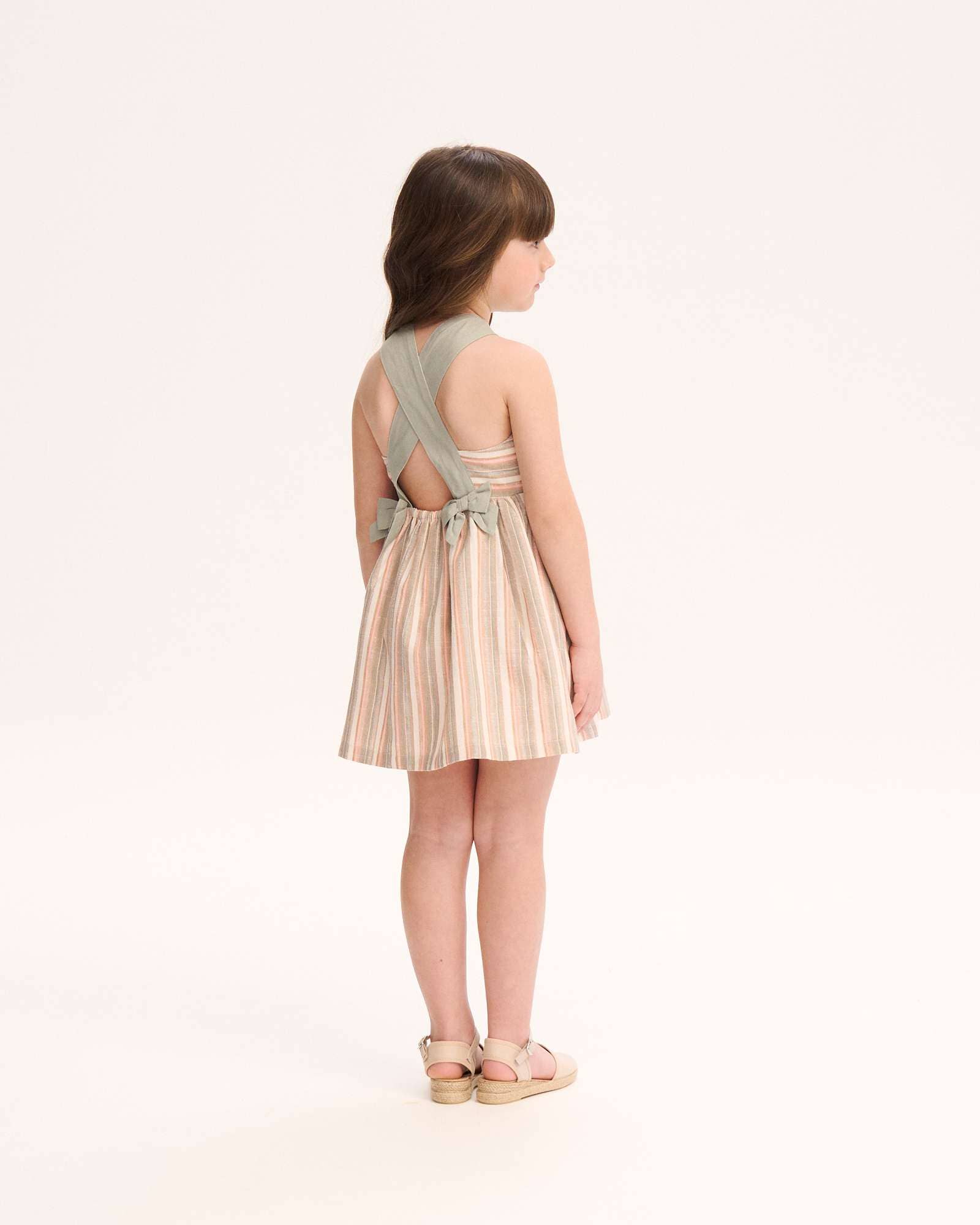 Mädchenkleid gestreift in Grün und Rosa mit Trägern und Schleifen